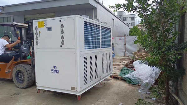 Co powoduje wyciek agregatu wody lodowej? Jak to naprawić?